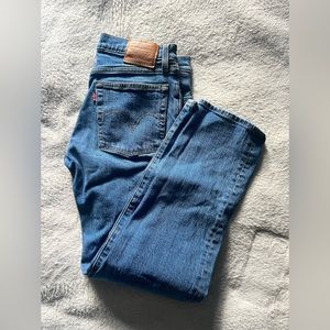 Levi wedgie jeans size 26 worn once. Straight leg.